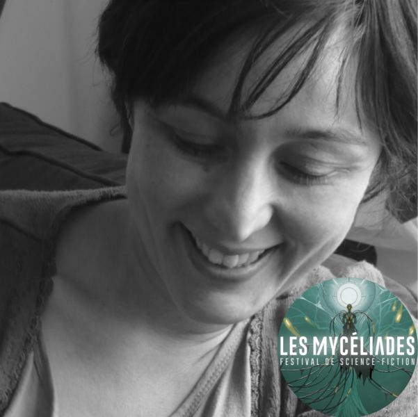 Photographie d'Émilie Querbalec qui sourit